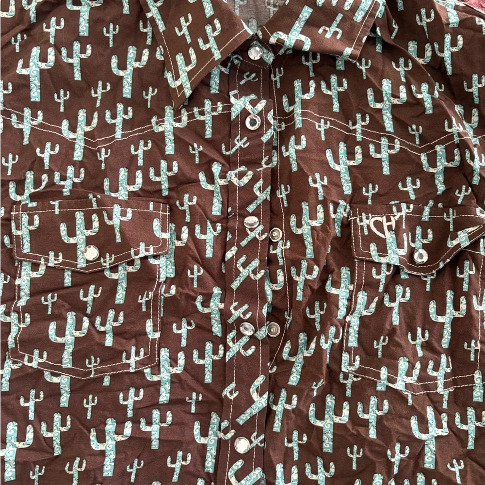 Cowgirl hardware women’s extra  large Brown Shirt with Cactus Print - Picture 5 of 9